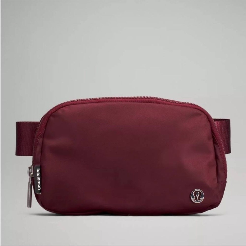 Lululemon everywhere belt bag
